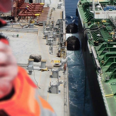 Het goede Pneumatische Stootkussen van Yokohama van de Gasstrakheid met Band en Netto