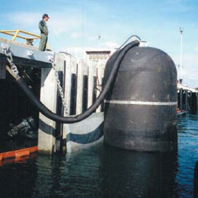 Onderzees Stootkussen Geschikt voor Onderzeeërs of Schepen het Waarvan Effectpunt onder de Waterlijn mag zijn.