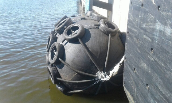 80kpa professioneel Verklaard Duurzame Drijvende Pneumatische Rubberbandstootkussens voor Schip &amp; Boot