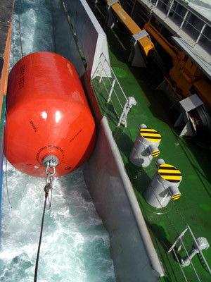 Het schuimstootkussen Duurzame EVA Foam Fender van de Polyureadeklaag SPUA met Hoge Energieabsorptie aan Pier