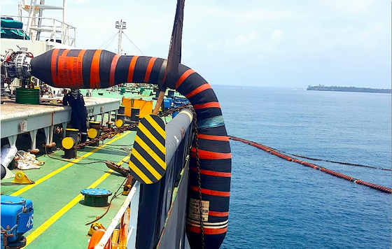 Versterkte Marine Oil Hose met Plaatskragen met Extra Drijfvermogen Te bevestigen