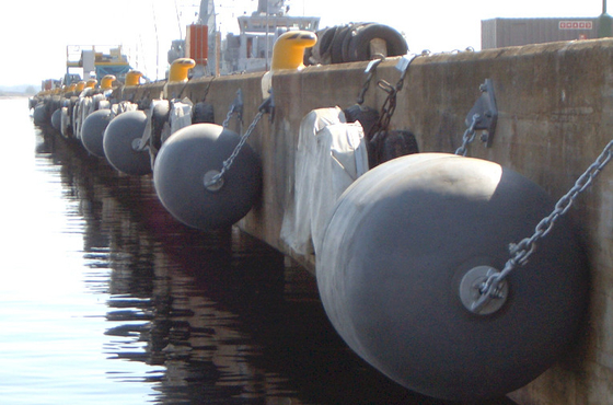 Rubberstootkussens van het slinger de Pneumatische Stootkussen voor Schip aan het Aanleggen