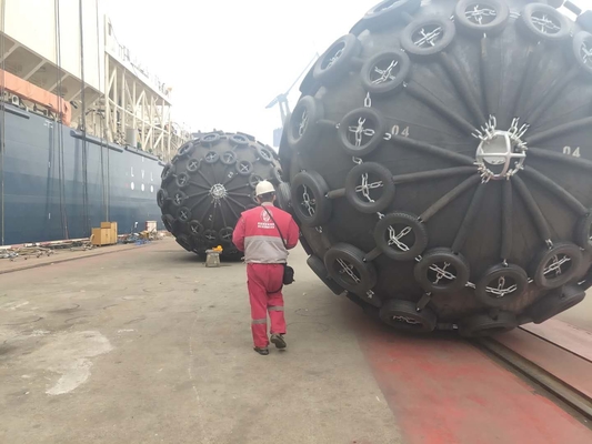 50KPa 80KPa Yokohama Pneumatische rubber fender met ketting en bandennet