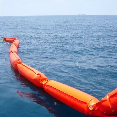 PVC Floating Barrier Foam Rubber Oil Containment Boom Op maat gemaakte containerpoorten/meren/offshore olieboom