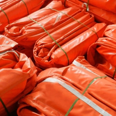 PVC Floating Barrier Foam Rubber Oil Containment Boom Op maat gemaakte containerpoorten/meren/offshore olieboom