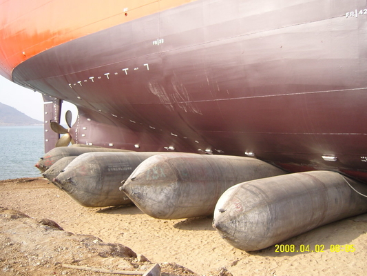 Maritieme rubber lifting rescue opblaasbare luchtballon airbag voor de lancering van het schip