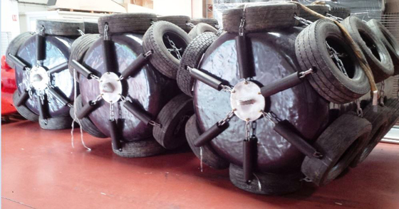 Vervaardiging Polyurethane EVA-schuim gevulde fender voor boot en jacht gebruikt voor van schip tot schip