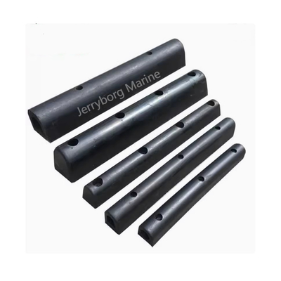 Zware D-type rubber fenders, ideaal voor haven- en havengebruik