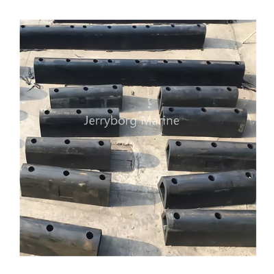 Zware D-type rubber fenders, ideaal voor haven- en havengebruik