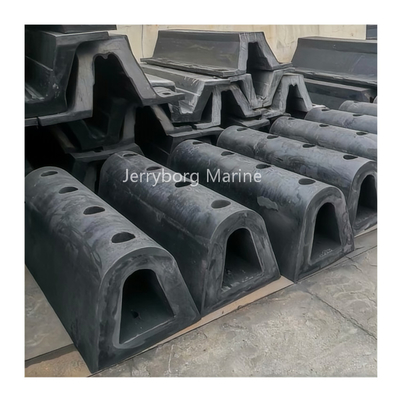 Zware D-type rubber fenders, ideaal voor haven- en havengebruik