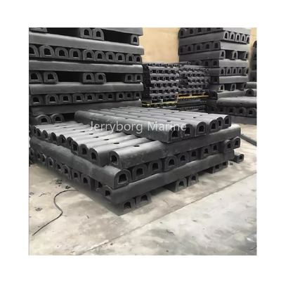Weerbestendige D-type rubberfenders voor havens en terminals